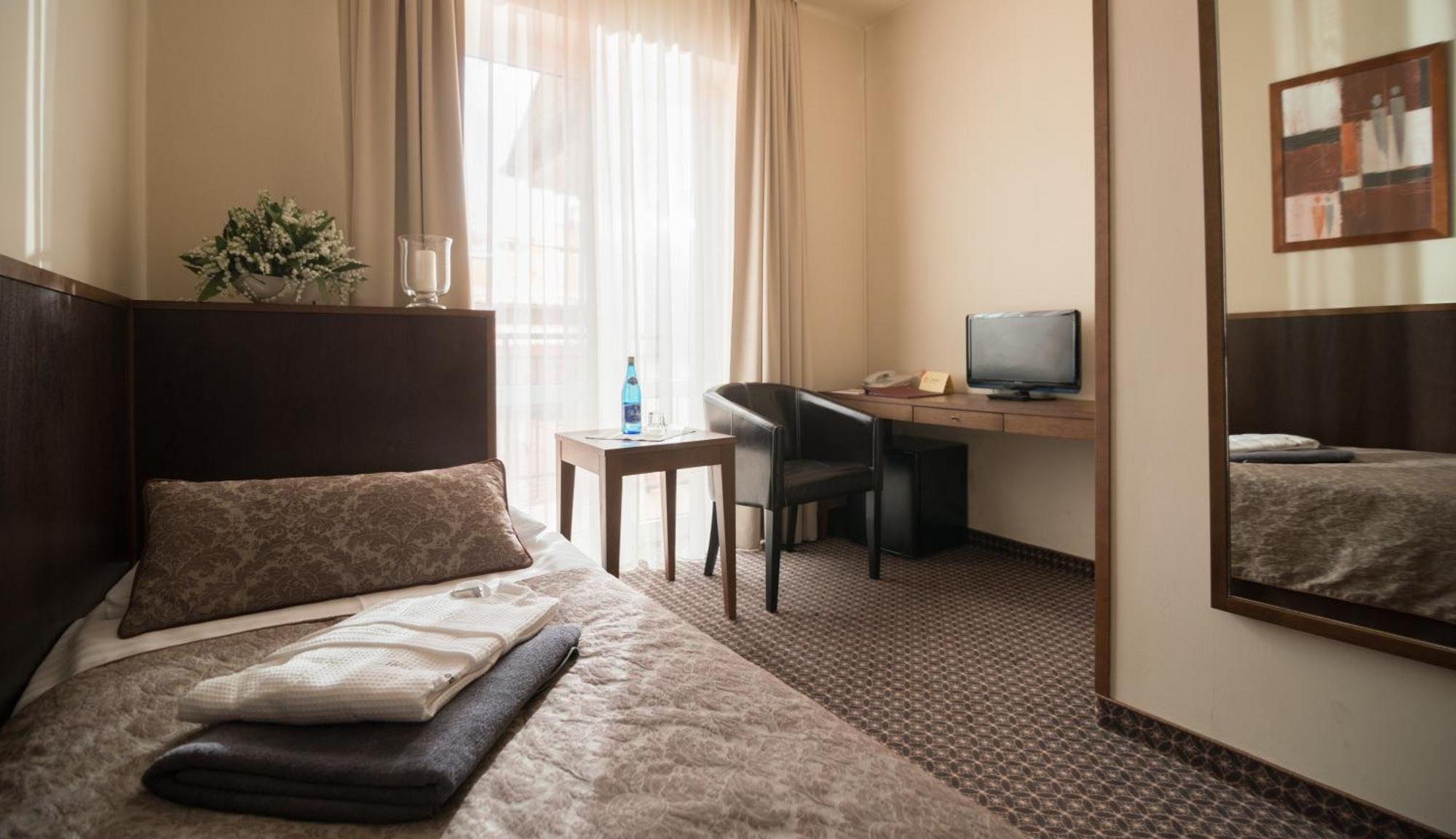 Hotel Afrodyta Business & Spa Radziejowice Exterior foto